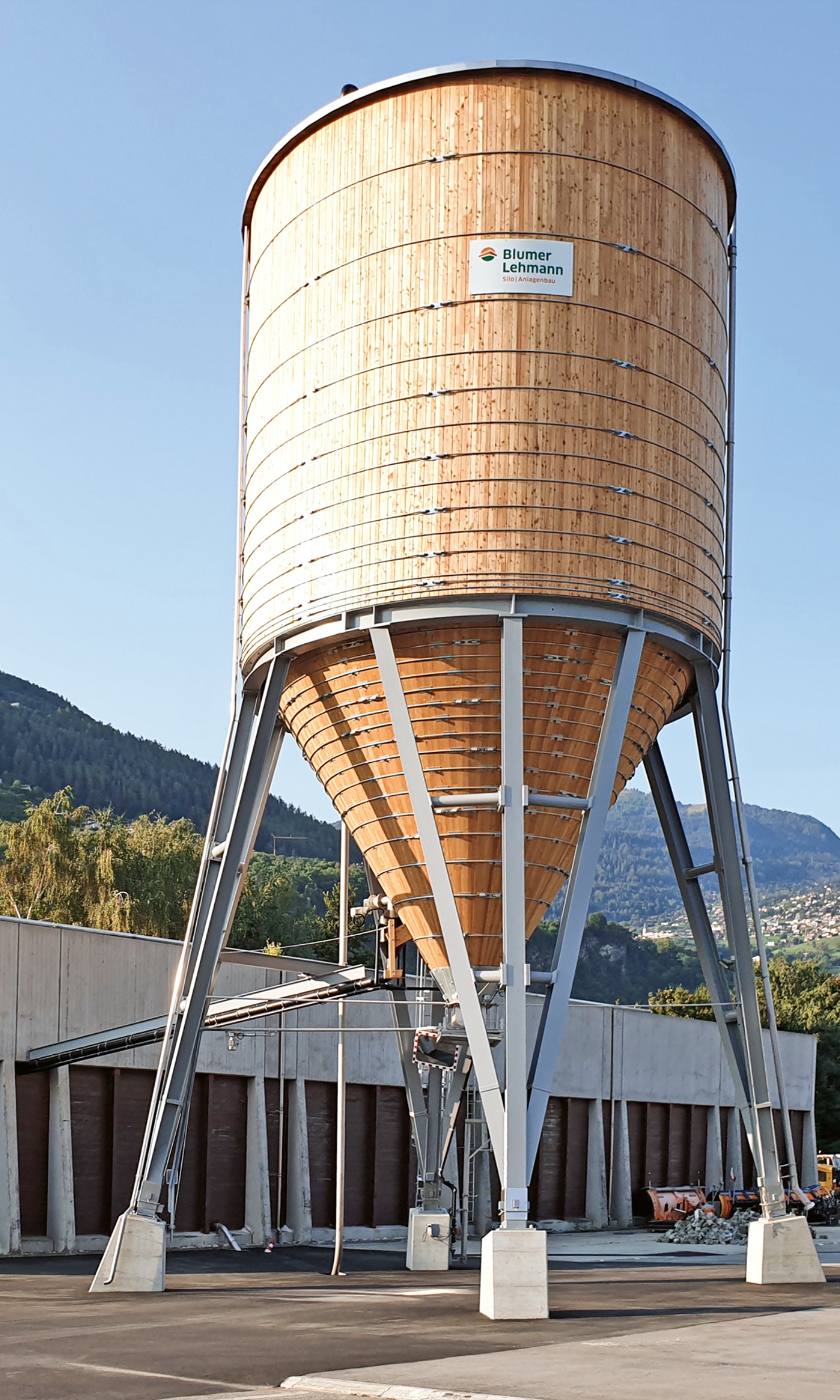 Round wooden silo with 400m3, capacity winter services base Sion, Canton Valais 