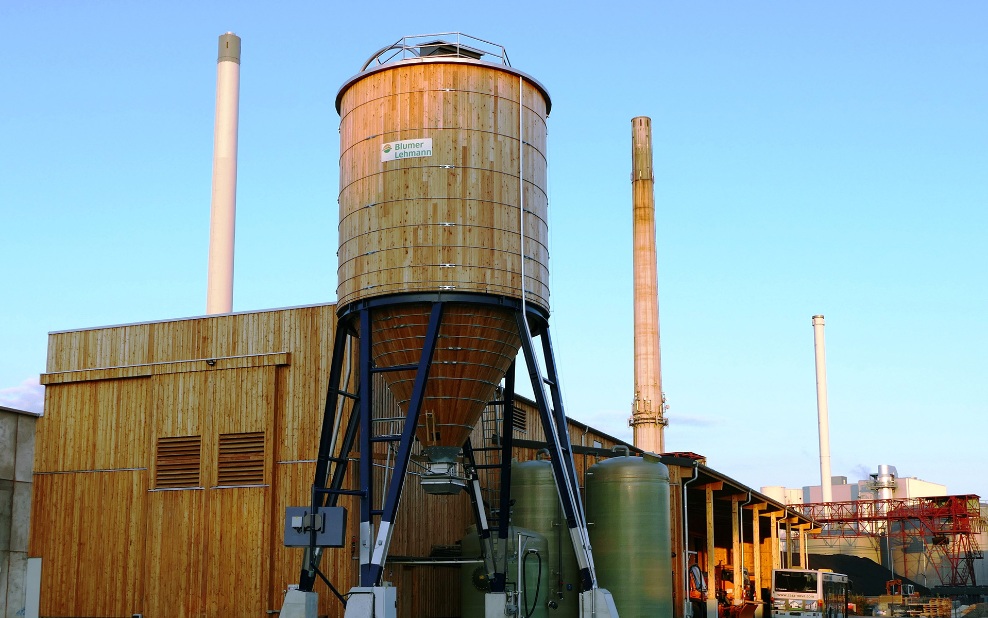 Installation complète à Ulm (Allemagne), composée d’un entrepôt de sel et d’un silo en bois ainsi que d’une centrale à saumure